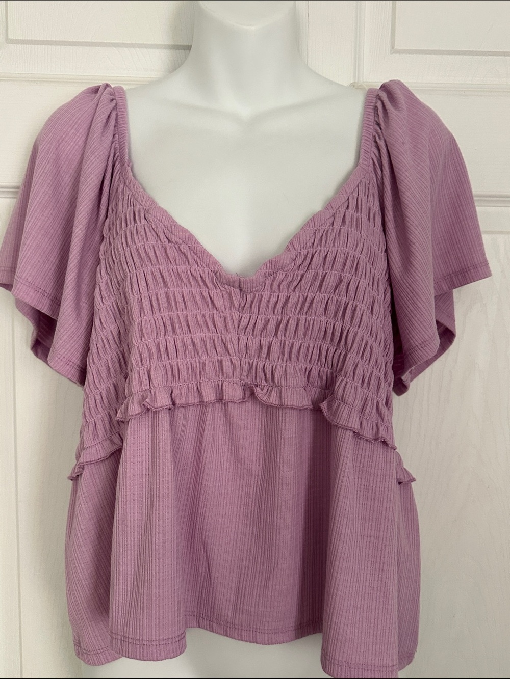 Discreet Lilac Ribbed V Neckline Flutter Sleeve Top XL New